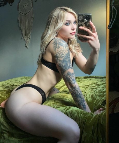 elease sg porn model picture