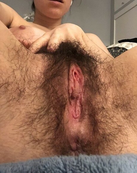 Hannah Hunt naked star img