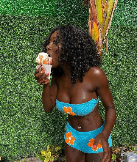 JordanneDeveaux sexy actress img