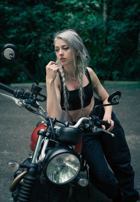 Farbenfuchs nudes actress image