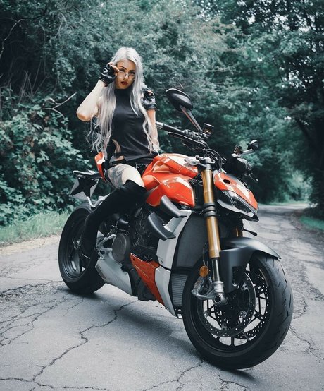 Farbenfuchs nudes actress galleries