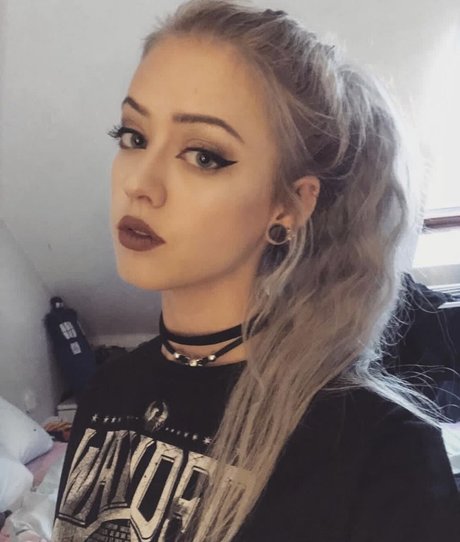 Farbenfuchs porn star galleries