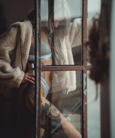 Farbenfuchs adult actress galleries