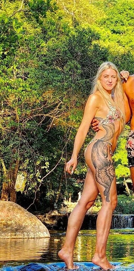 Farbenfuchs naked actress pictures