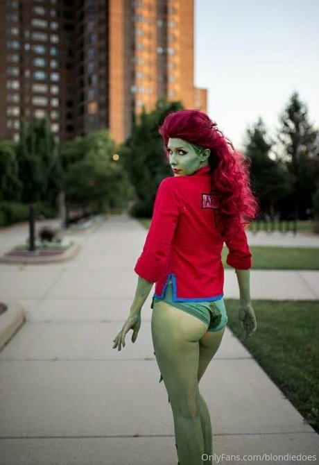 blondiedoes naked actress archive