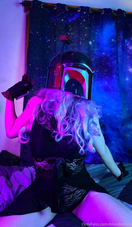 blondiedoes sexy star picture