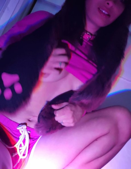 cagegirl15 pretty model photo