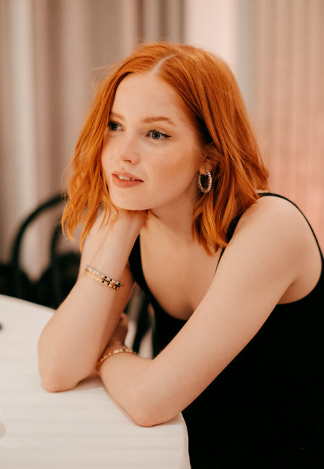 Ellie Bamber pornstar perfect picture