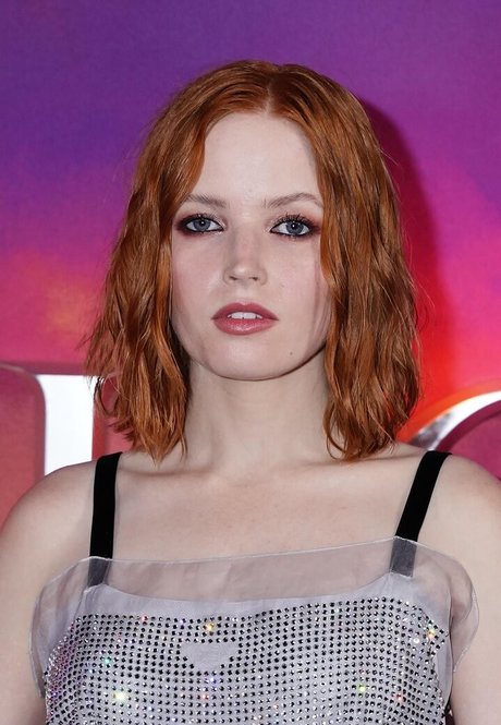 Ellie Bamber profile pic