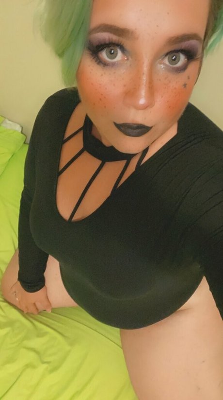 unsupervised housewife pretty actress pics