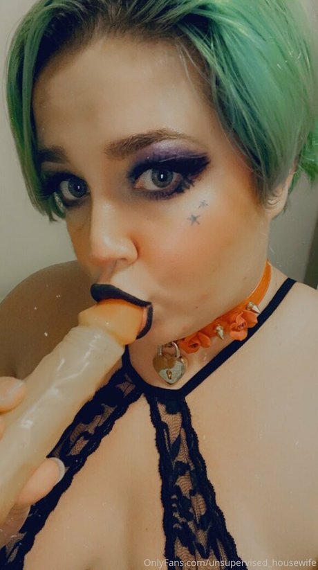 unsupervised housewife sex star picture