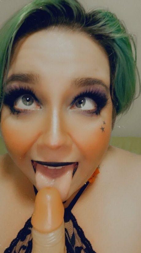 unsupervised housewife thumbnail