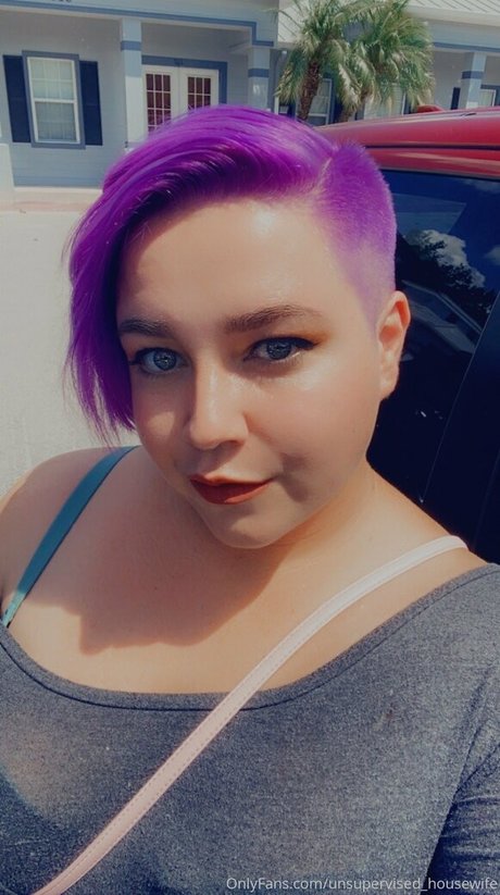 unsupervised housewife actress gallery