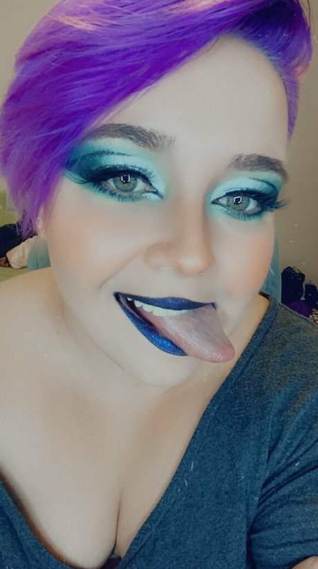 unsupervised housewife model art gallery