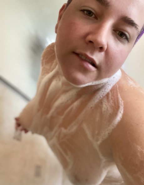 unsupervised housewife sexy actress photos