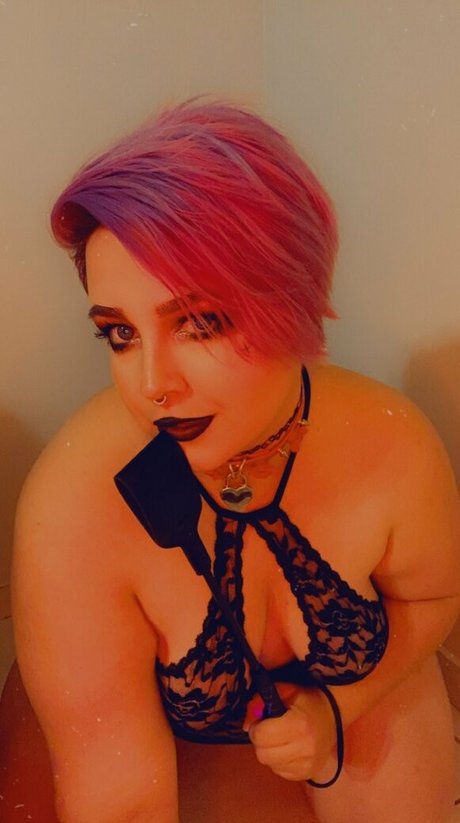 unsupervised housewife art actress pics