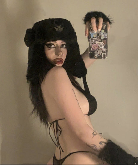 Rio Lawlor pretty star pics