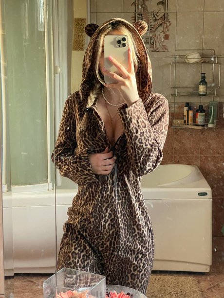 Maryanamoss pornstar pretty image