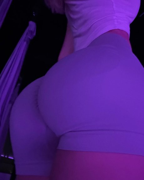 Maryanamoss pornographic model img