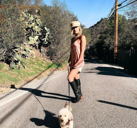 Scout Taylor Compton model beautiful gallery