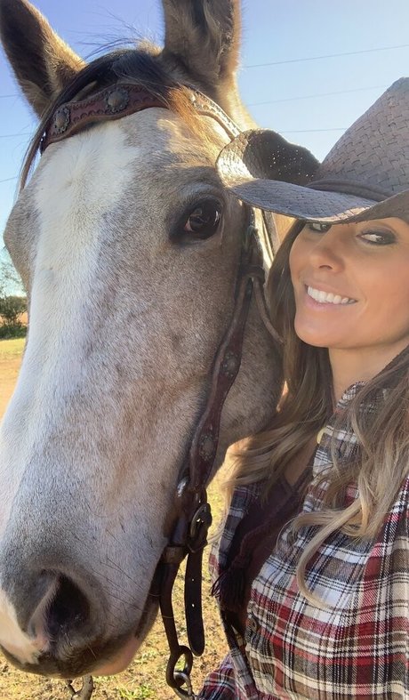 Kristen Strout model pretty img