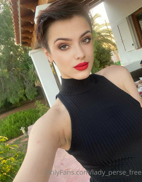 lady perse free model top img