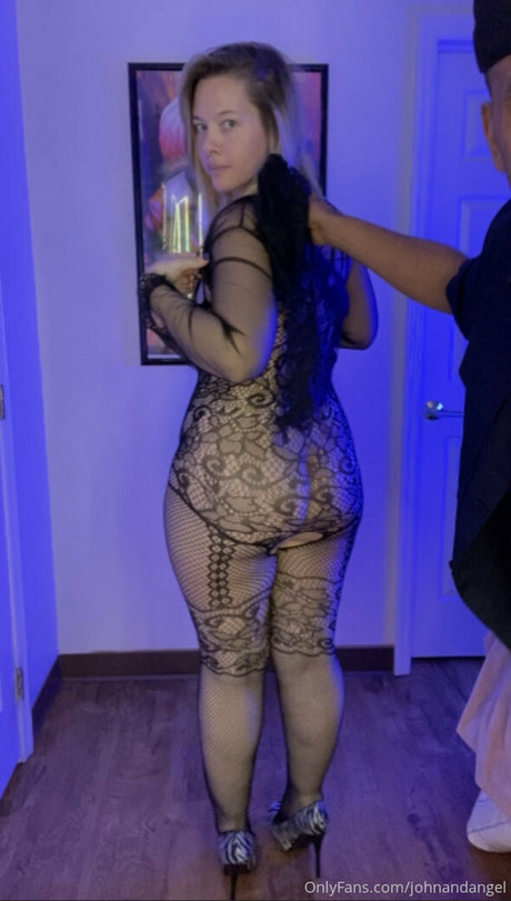 Angelmamii nude model pictures