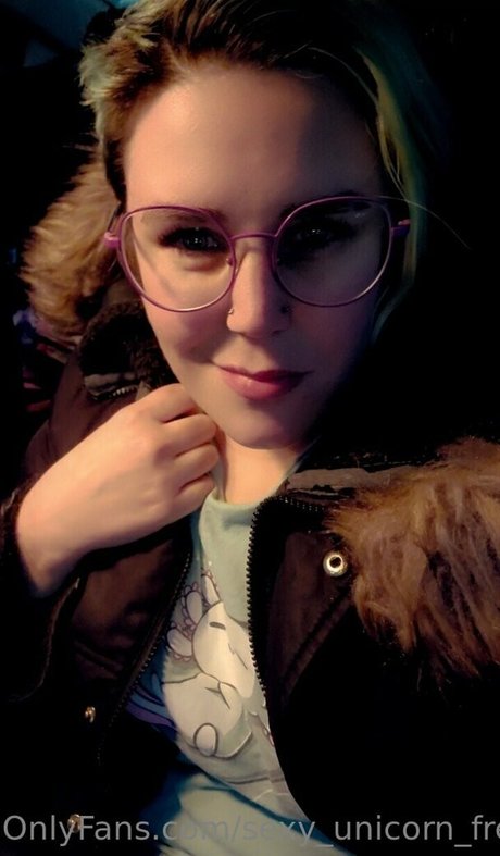 sexy unicorn free model pretty pic