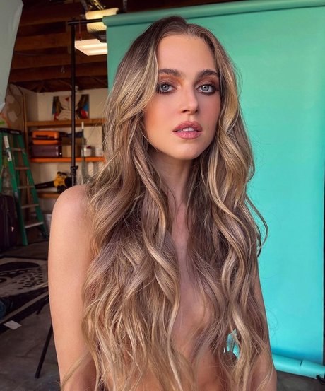 Anne Winters thumbnail