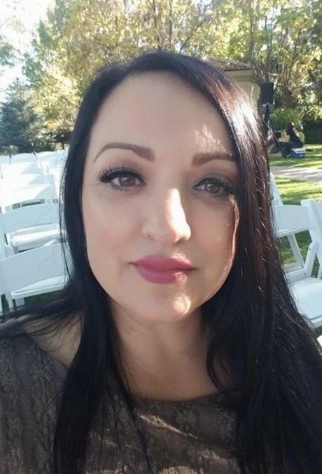 Dark Haired Brunette top model photo