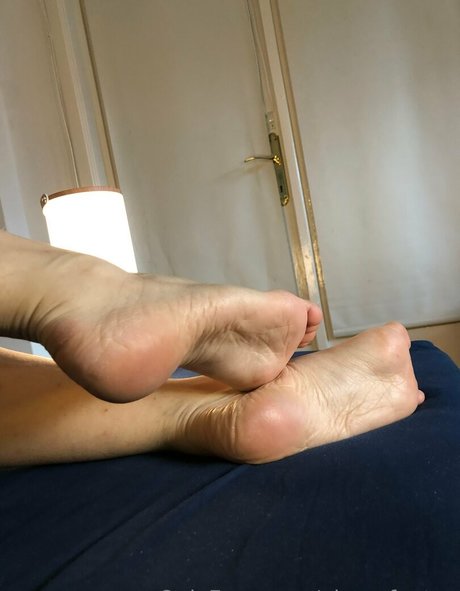 aimeefeetxx pretty pornstar image