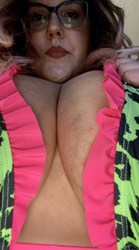 horrorwhorre pretty model image