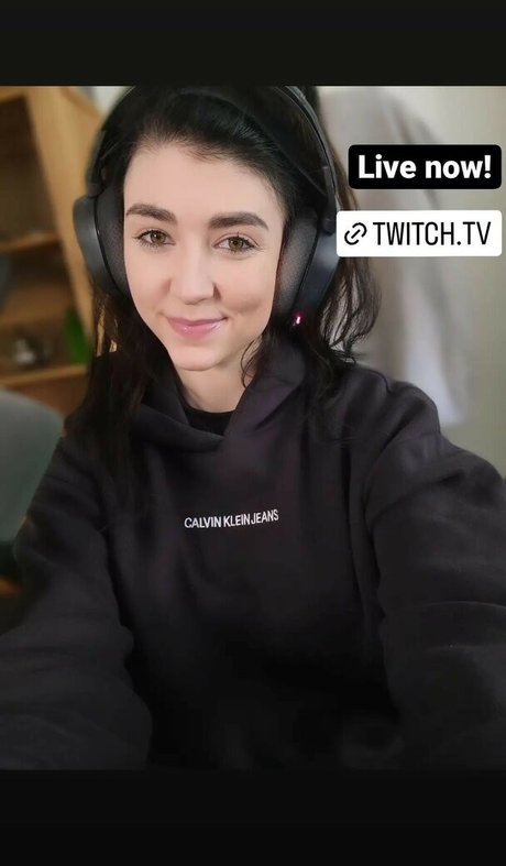 Wolfabelle high quality actress picture