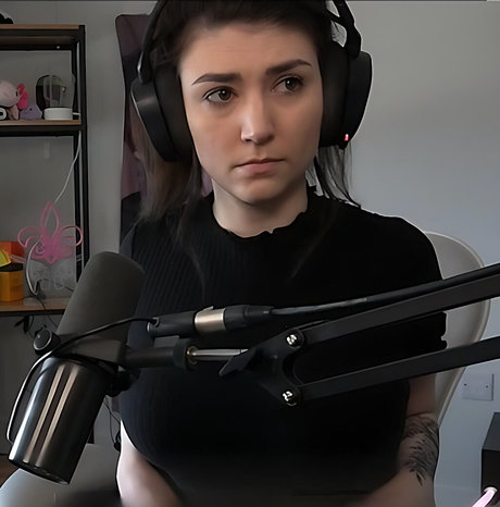 Wolfabelle nude actress img