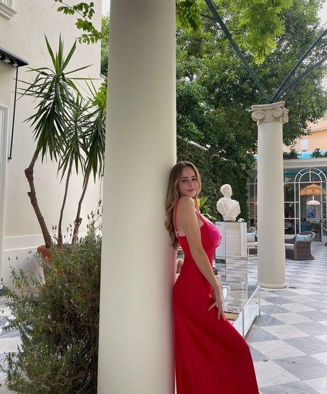 Charlotte Bregman nudes model galleries