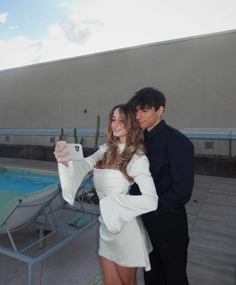 Charlotte Bregman pretty model pic