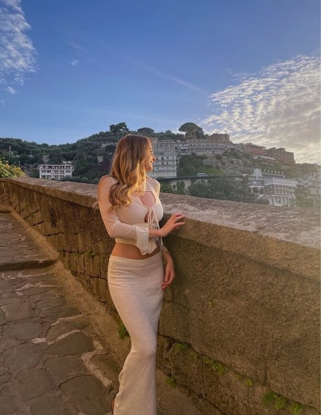 Charlotte Bregman model nice image