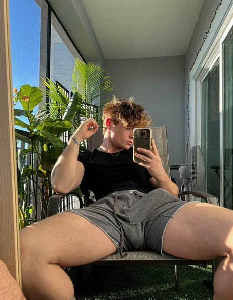 itscodyandrew nude actress picture