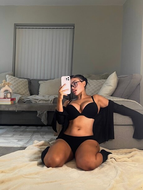 Hollyydollyy model nudes archive