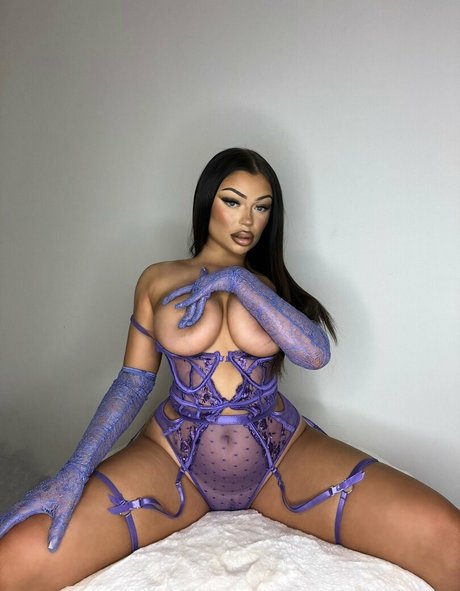 Hollyydollyy pretty actress archive