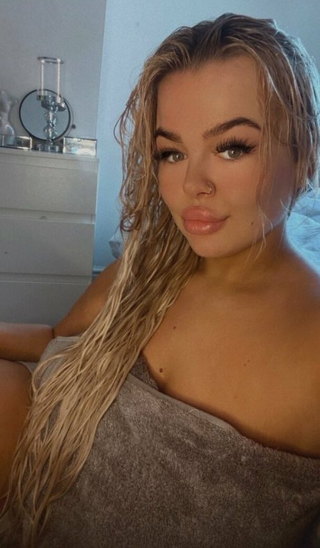 Kayleigh Thomsen pornographic star photo