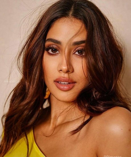 Janhvi Kapoor top star images