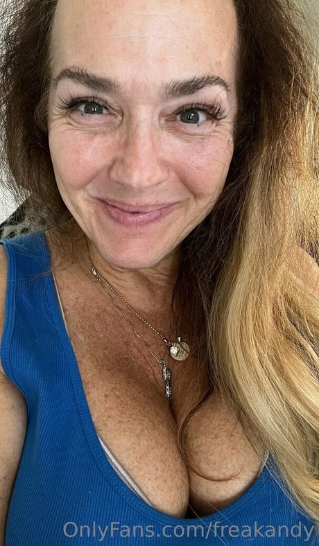 Freakandy model art gallery