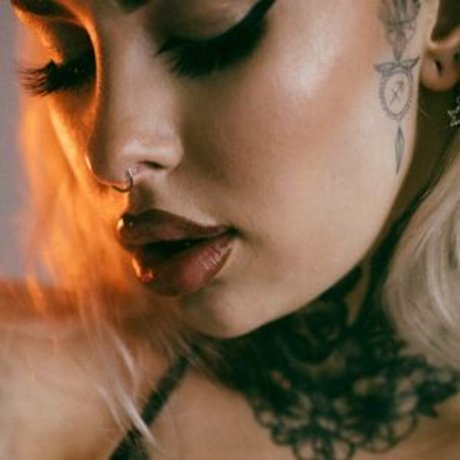 Wiktoria Robert model hd images