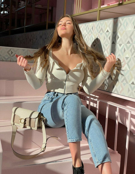 tasha fit2 naked pornstar image