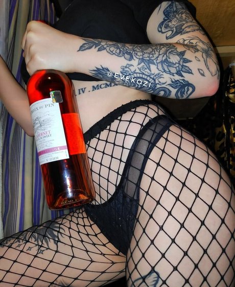 skylarwhitevip free star img