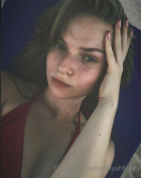 aaliyahfoxxx pornographic actress pic