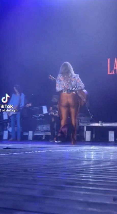 Lainey Wilson star free galleries