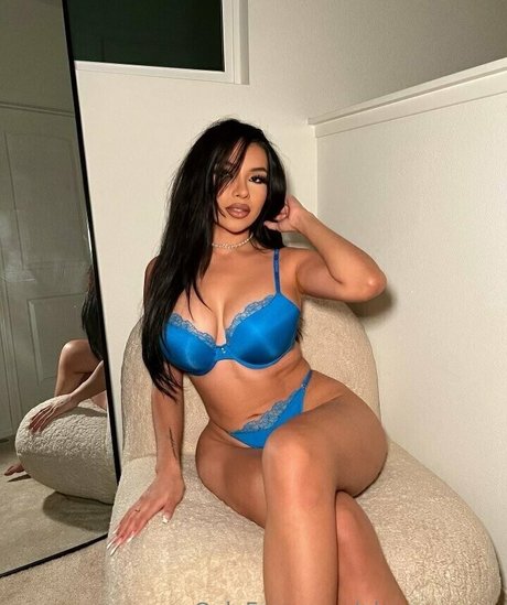 elsyguevara model photos