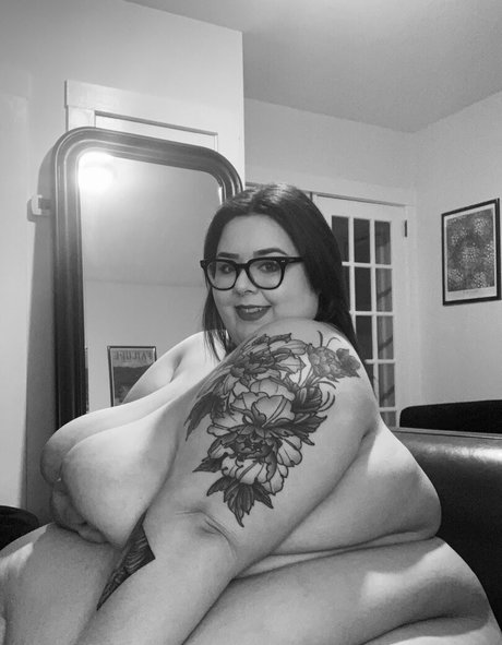 lesbian fuck onlyfans porno picture